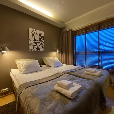 Junior Orange B11 With Mountain View Tahkovuori